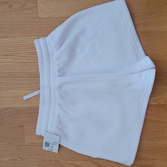 Forever 21 Palm Spring Graphic Shorts - Picture 2 of 3